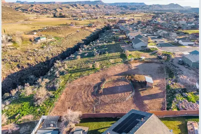 210 W Peachtree Dr, Toquerville, UT 84774 - Photo 6