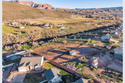 210 W Peachtree Dr, Toquerville, UT 84774 - Photo 14