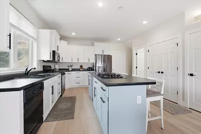 538 W Raspberry Patch Rd, Garden City, UT 84028 - Photo 8