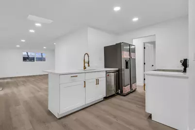 941 E Carnation Dr, Sandy, UT 84094 - Photo 4