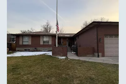 2096 E Linden Cir, Holladay, UT 84121 - Photo 2