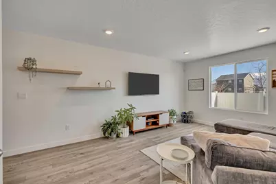 368 N Masthead Ct E, Saratoga Springs, UT 84045 - Photo 4