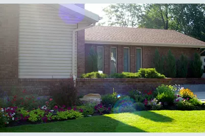 8081 S Beaumont Dr, Sandy, UT 84093 - Photo 2