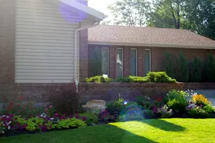 8081 S Beaumont Dr, Sandy, UT 84093 - Photo 2