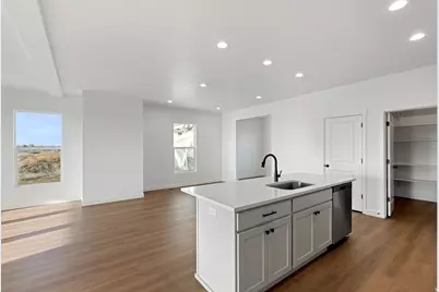 1227 N 1875 W #213, Layton, UT 84041 - Photo 8