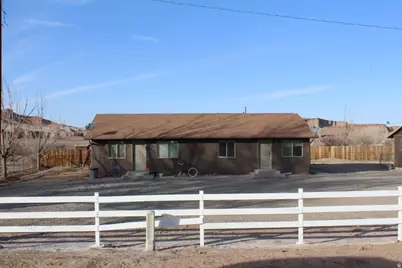 75 E 100 N, Hanksville, UT 84734 - Photo 2