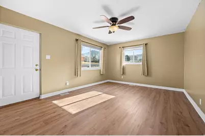 74 S Broadway St, Tooele, UT 84074 - Photo 4