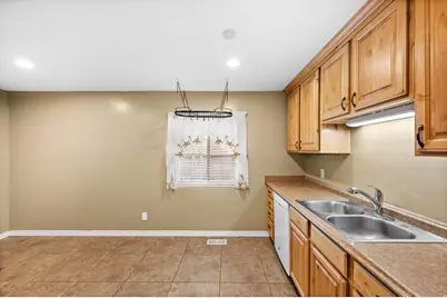 74 S Broadway St, Tooele, UT 84074 - Photo 8