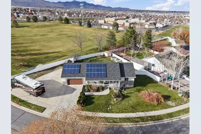 5030 Little Water Peak Dr, Riverton, UT 84065 - Photo 2