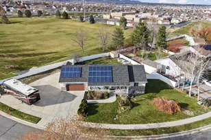 5030 Little Water Peak Dr, Riverton, UT 84065 - Photo 2