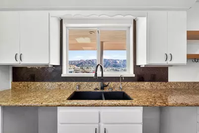 640 N Juniper St, Hildale, UT 84784 - Photo 8