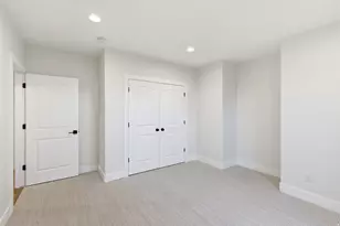 843 N Eaglepointe Dr E, North Salt Lake, UT 84054 - Photo 54