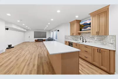 843 N Eaglepointe Dr E, North Salt Lake, UT 84054 - Photo 46