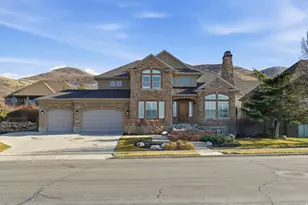 843 N Eaglepointe Dr E, North Salt Lake, UT 84054 - Photo 2