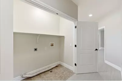 843 N Eaglepointe Dr E, North Salt Lake, UT 84054 - Photo 40