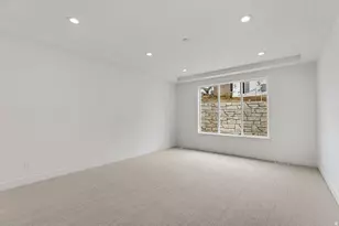 296 E 2050 S, Bountiful, UT 84010 - Photo 30