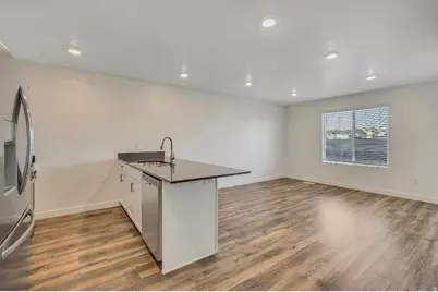 1138 E Pilot St, Saratoga Springs, UT 84045 - Photo 4