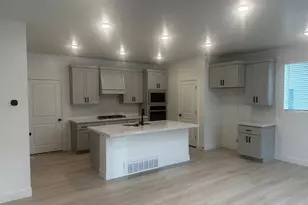 15 S Lunar Way Rd, Mapleton, UT 84664 - Photo 2