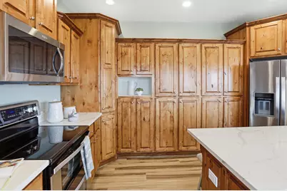 9483 N Avanyu Dr, Cedar Hills, UT 84062 - Photo 10