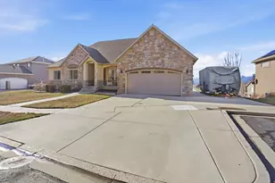 9483 N Avanyu Dr, Cedar Hills, UT 84062 - Photo 32