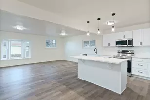 5229 S Kingswood Dr, Taylorsville, UT 84129 - Photo 2