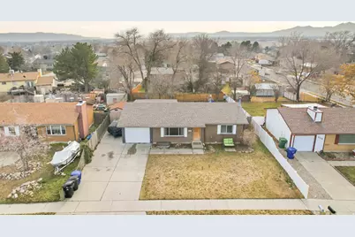 4331 W Sun Dr, Kearns, UT 84118 - Photo 2