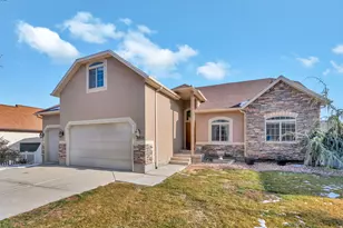 6928 N Mohawk Dr, Eagle Mountain, UT 84005 - Photo 2