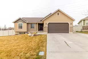 2529 N 1000 E, Layton, UT 84041 - Photo 1
