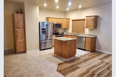 3867 E Cunninghill Dr, Eagle Mountain, UT 84005 - Photo 4