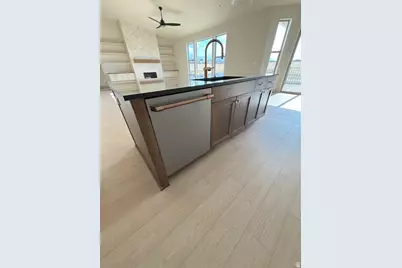 533 W South Temple St #309, Tooele, UT 84074 - Photo 6