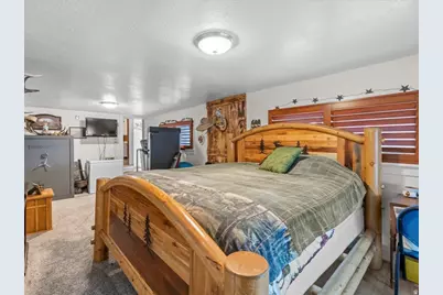 8187 N Mountain View Rd, Lake Point, UT 84074 - Photo 28