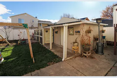 820 S Wildflower Cir, Ogden, UT 84404 - Photo 4