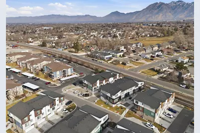 136 Chambord Ct E, Sandy, UT 84070 - Photo 4