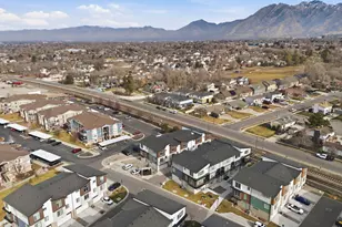 136 Chambord Ct E, Sandy, UT 84070 - Photo 4