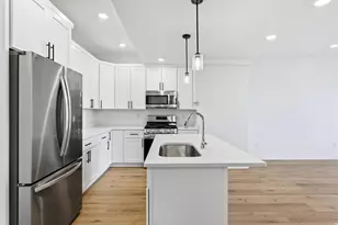 138 Chambord Ct E, Sandy, UT 84070 - Photo 10