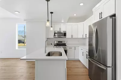 144 Chambord Ct E, Sandy, UT 84070 - Photo 10