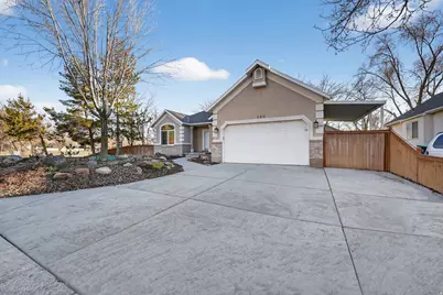 586 E Creekview Dr, Murray, UT 84107 - Photo 2