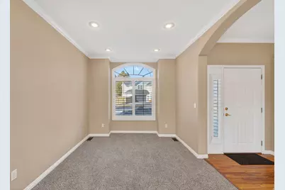 586 E Creekview Dr, Murray, UT 84107 - Photo 8