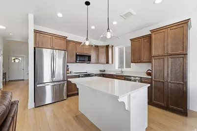 682 Bennedict Dr N, Saratoga Springs, UT 84045 - Photo 4