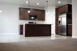 328 W Pages Ln, Bountiful, UT 84010 - Photo 2