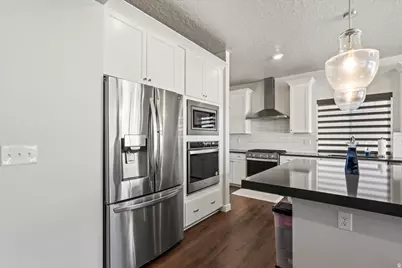 4082 W Red Clover Dr, Lehi, UT 84043 - Photo 2