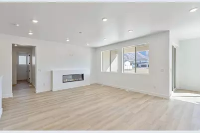 1018 E 250 S #16, Salem, UT 84653 - Photo 6