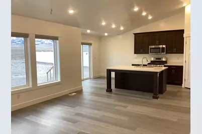 352 S Amber Field Dr, Grantsville, UT 84029 - Photo 8