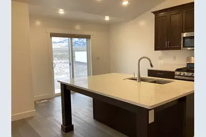 352 S Amber Field Dr, Grantsville, UT 84029 - Photo 4