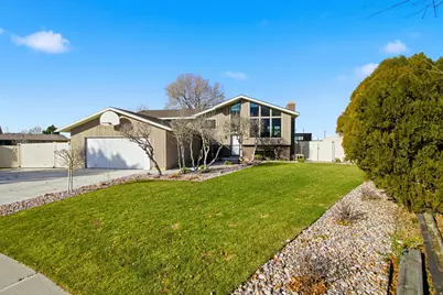 9106 S Mallard Cir E, Sandy, UT 84093 - Photo 2