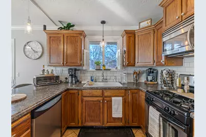 11270 S Farnsworth Ln, Sandy, UT 84070 - Photo 4