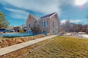 102 E 400 S, Cedar City, UT 84720 - Photo 2