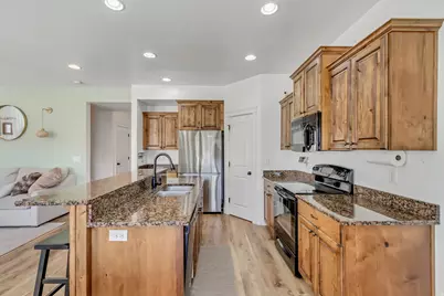 1237 N Silvercrest Dr, Saratoga Springs, UT 84045 - Photo 8