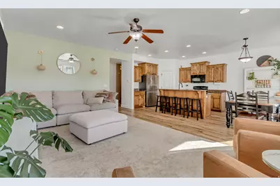 1237 N Silvercrest Dr, Saratoga Springs, UT 84045 - Photo 4