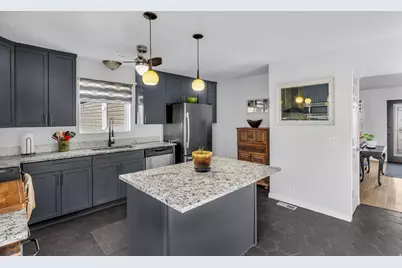 7462 S 2300 E, Cottonwood Heights, UT 84121 - Photo 8